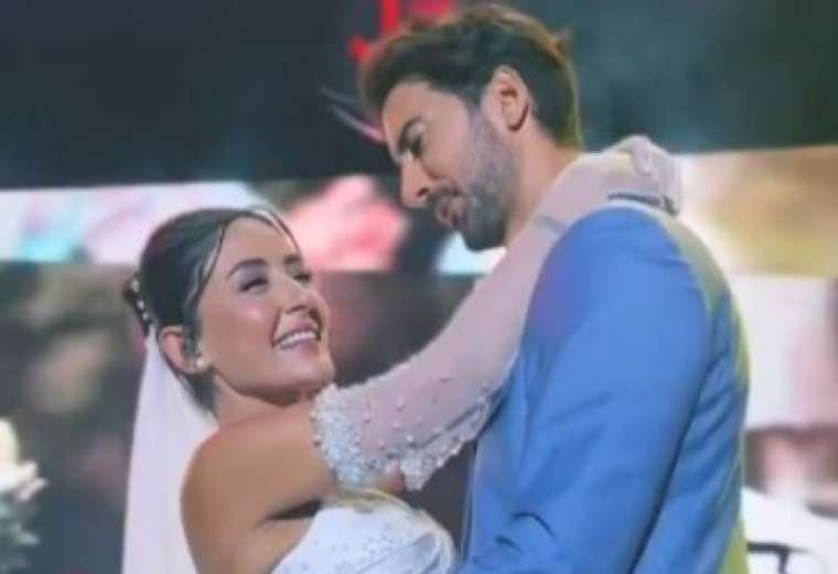 Melek Mosso ve Serkan Sağdıç evlendi! Düğün yerine yardım konseri düzenlediler